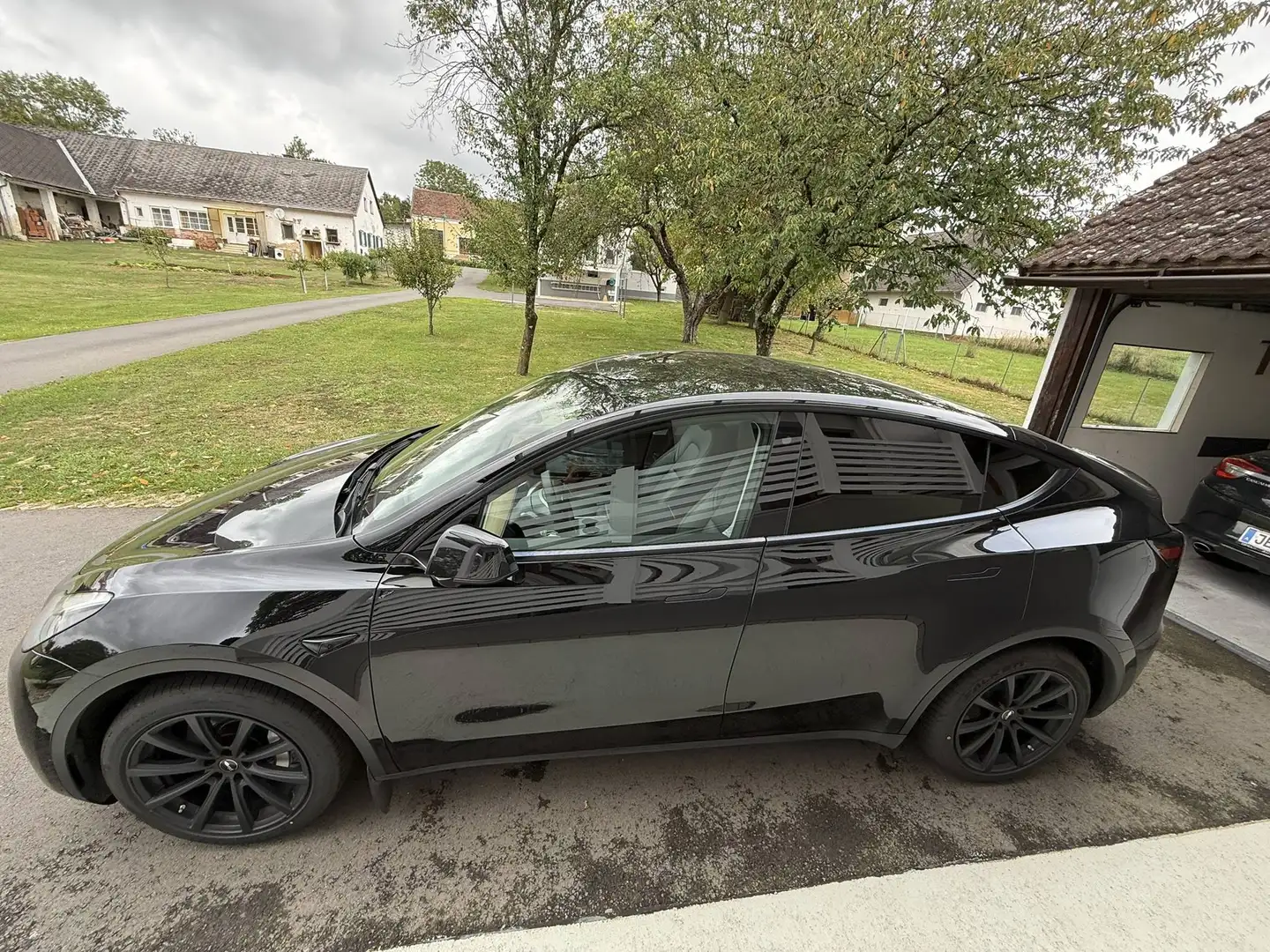 Tesla Model Y Model Y Long Range AWD 75kWh Schwarz - 2