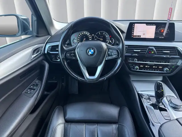 BMW 5 Series view 12