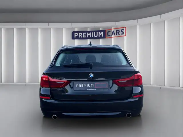 BMW 5 Series view 4
