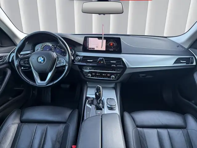 BMW 5 Series view 11