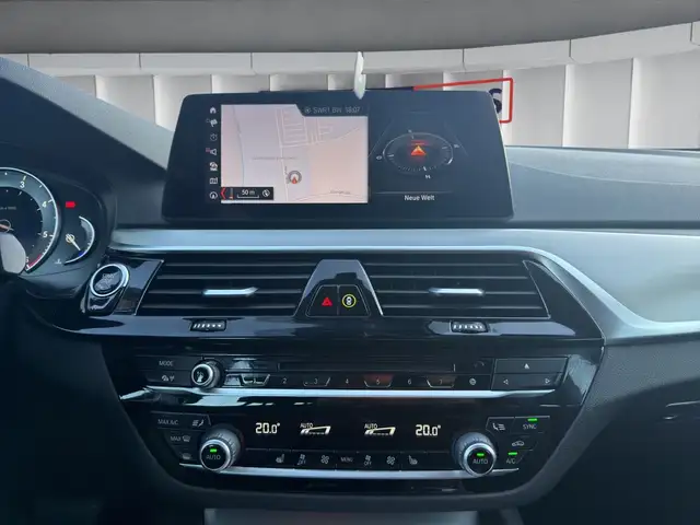 BMW 5 Series view 14