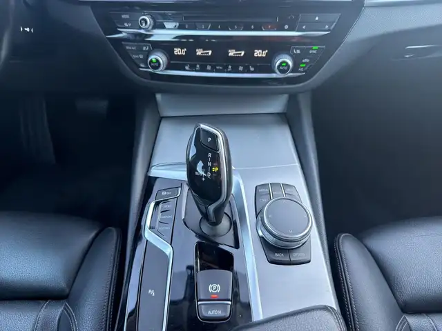 BMW 5 Series view 15