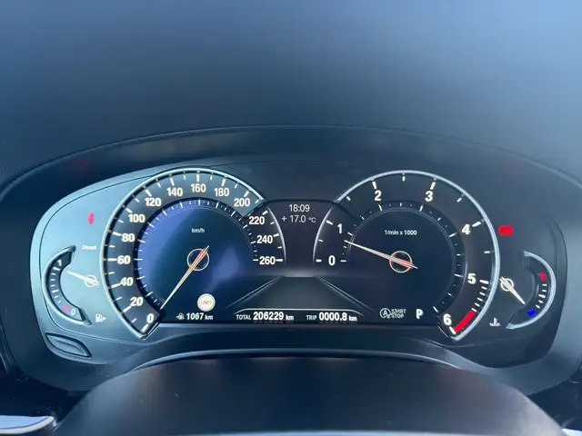 BMW 5 Series view 13