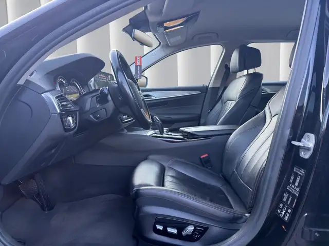BMW 5 Series view 10