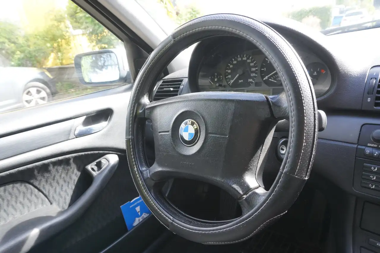 BMW 318i, foto 4