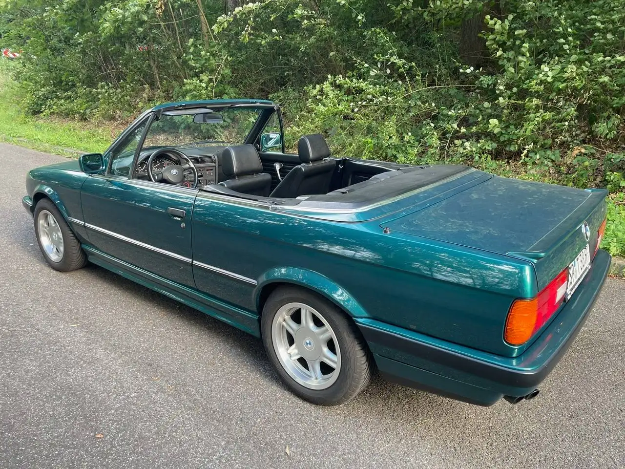 BMW 320i, foto 2