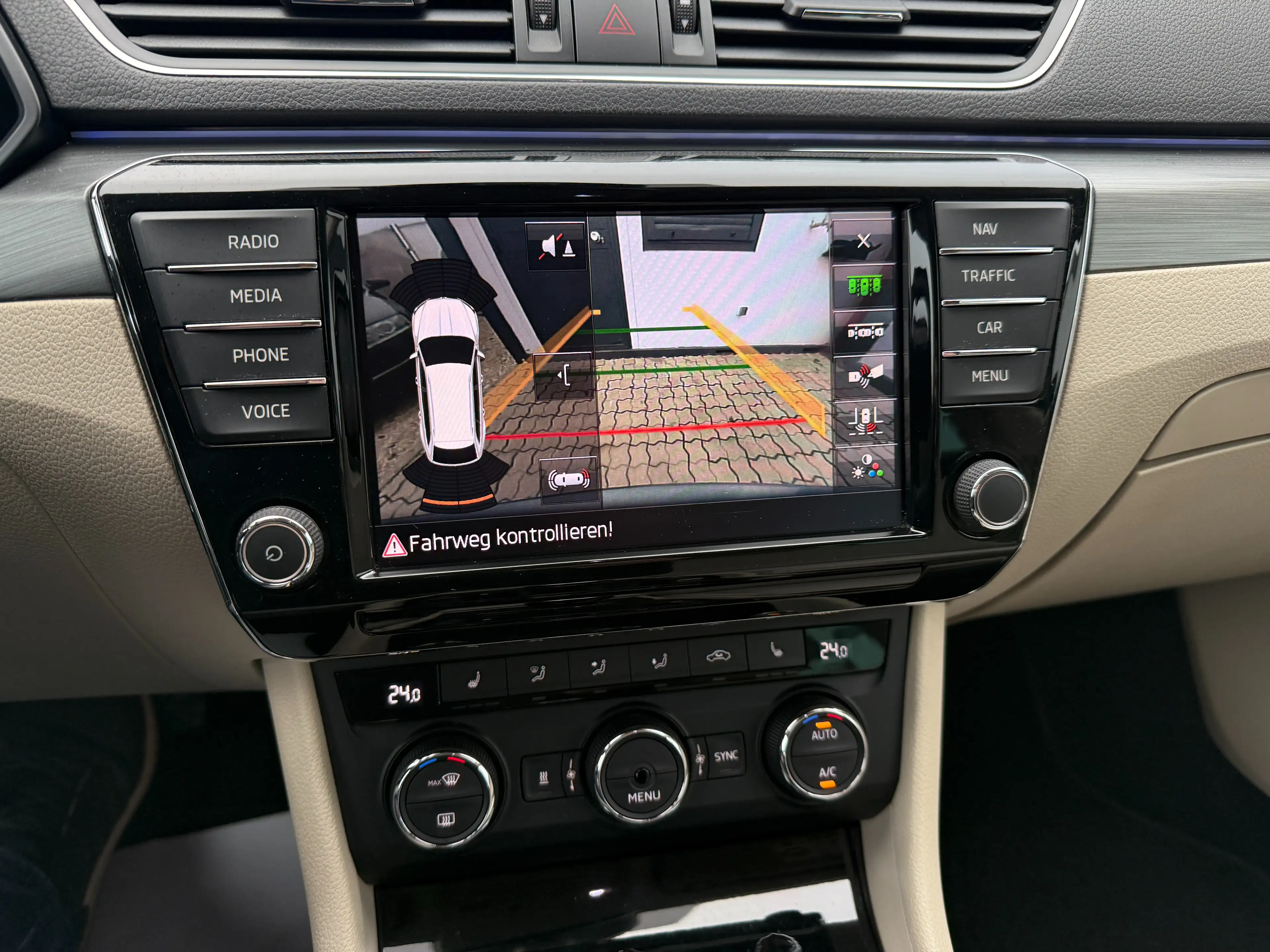 Skoda Superb Style 2.0 TDI DSG — photo 11