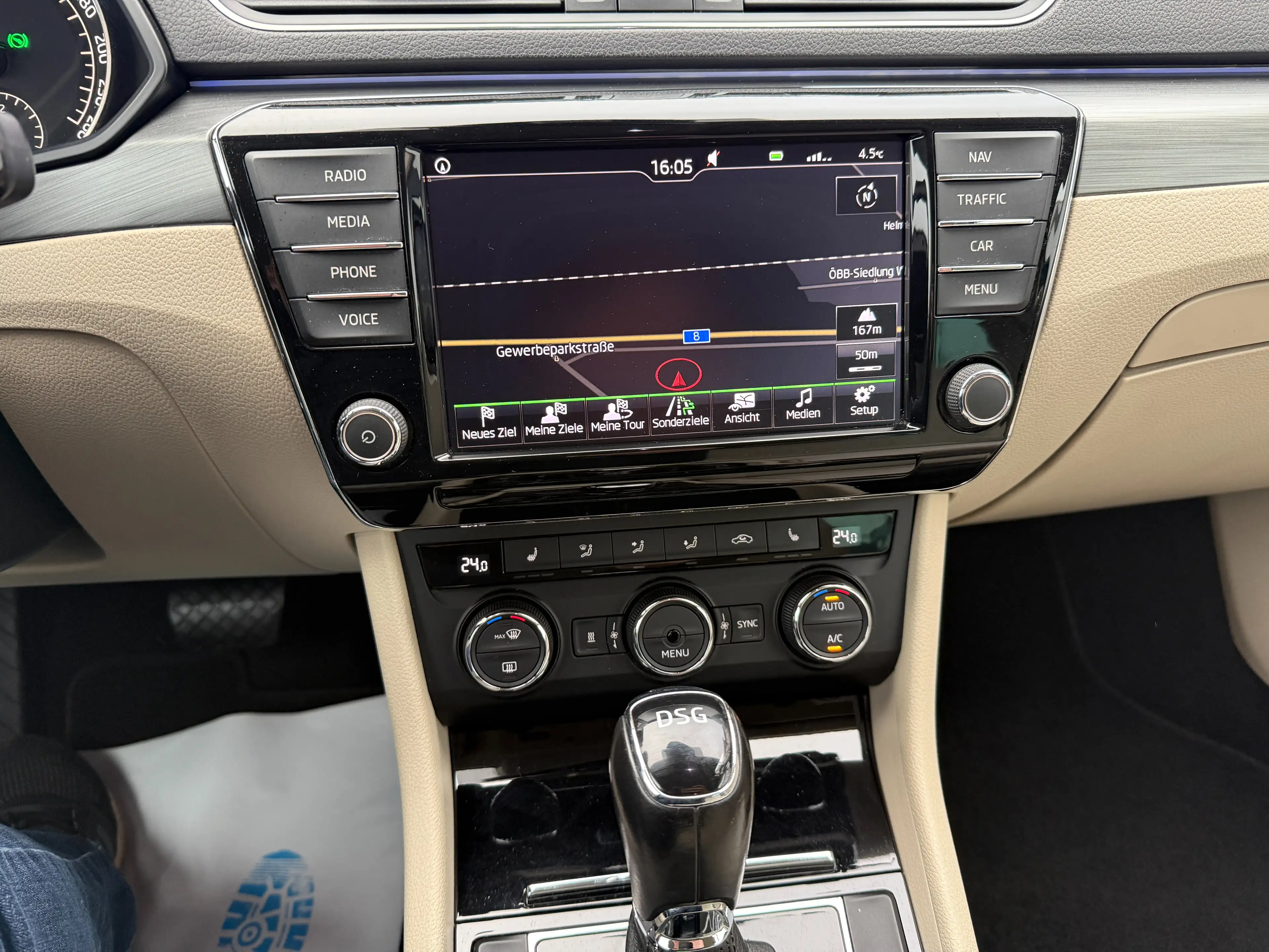 Skoda Superb Style 2.0 TDI DSG — photo 10