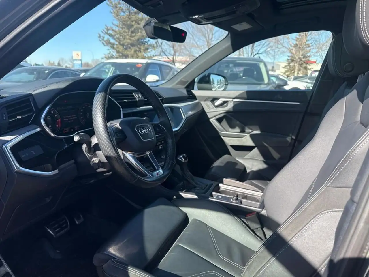 Audi Q3 снимка Audi Q3