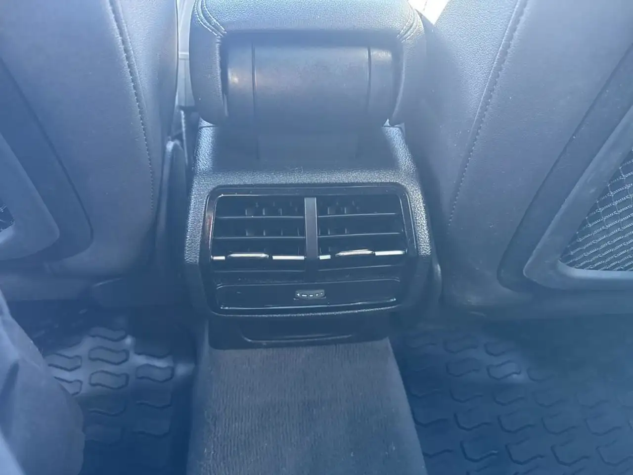 Audi Q3 снимка Audi Q3
