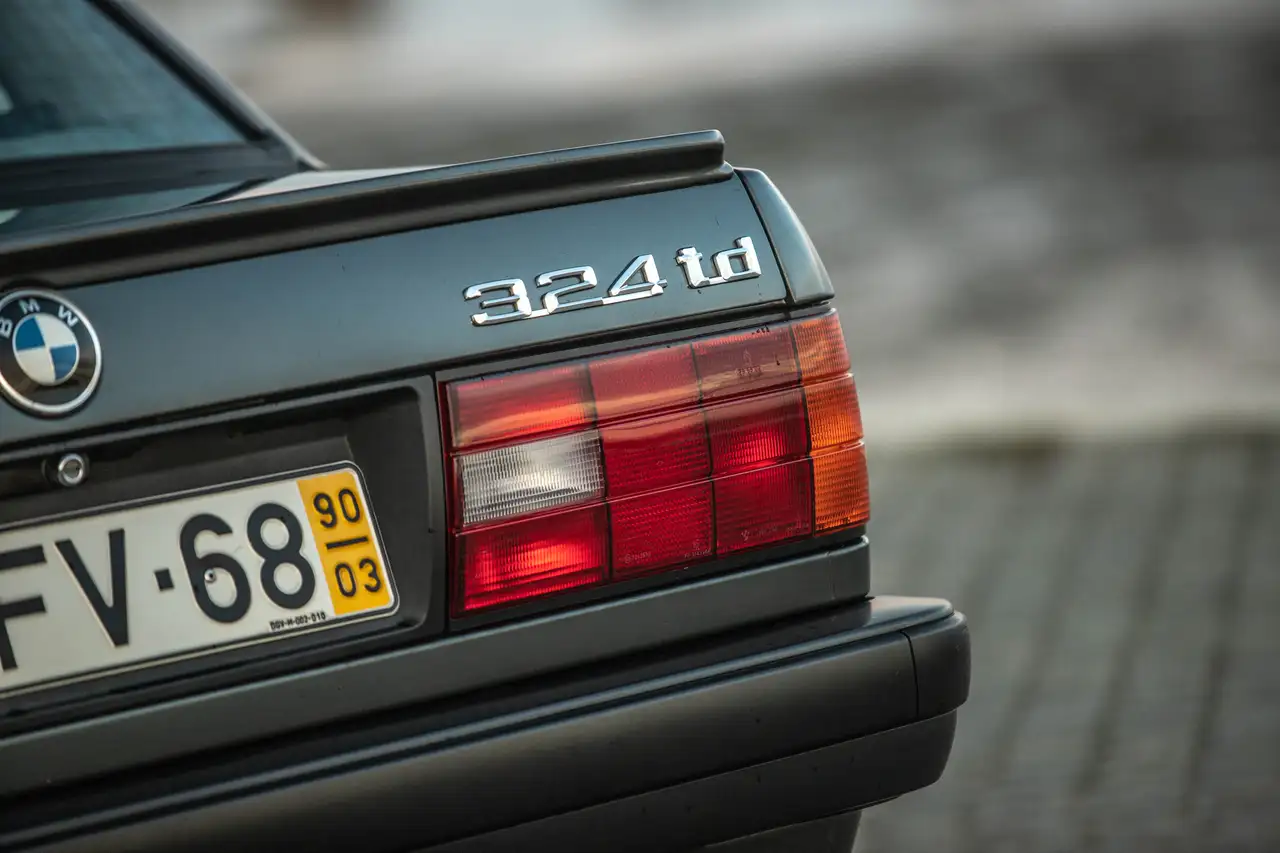 BMW 324 td, foto 2