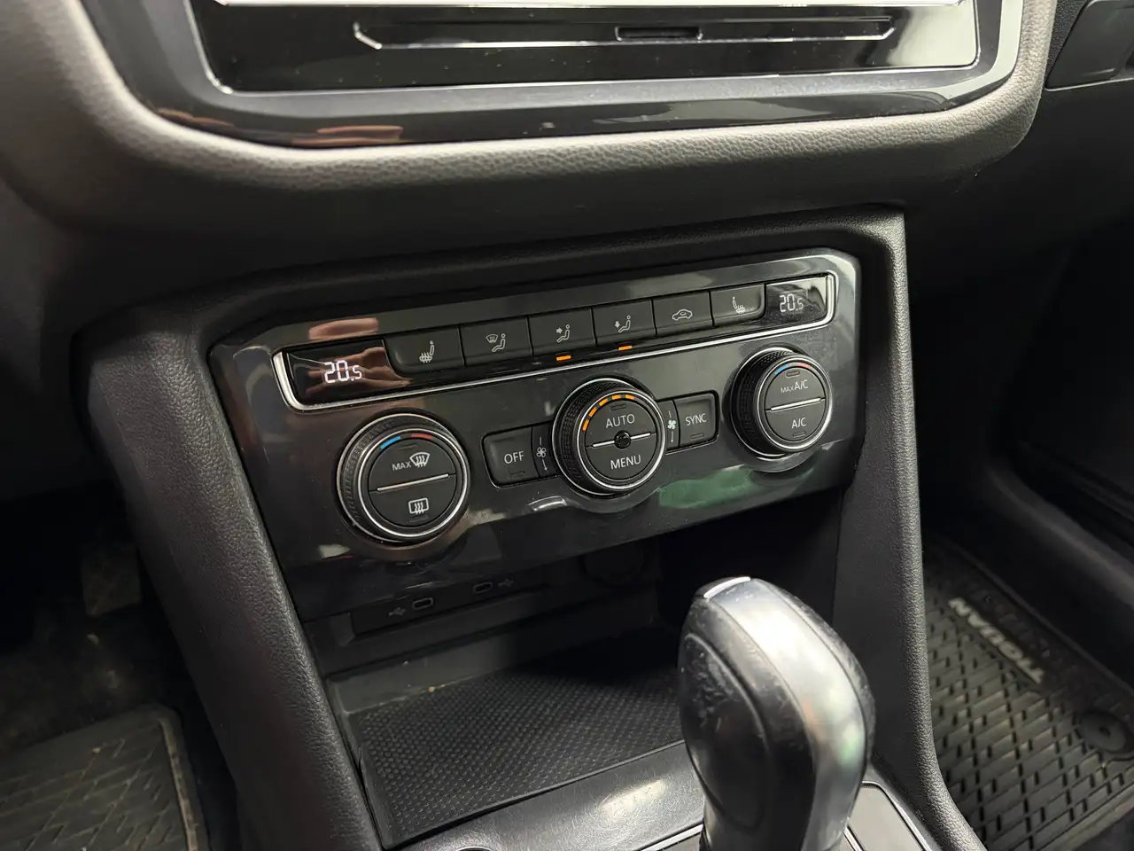 Volkswagen Tiguan снимка Volkswagen Tiguan