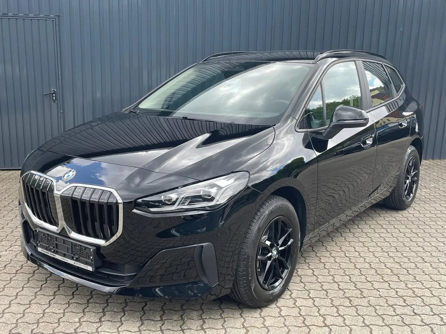 BMW 216 i Aut. Active Tourer/ Kamera/Komfortzug/adap.LED Černá - 2