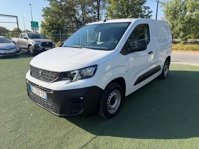 Peugeot Partner Vu L1 M (9.990 HT) 1.2 PURETECH 110ch 650KG