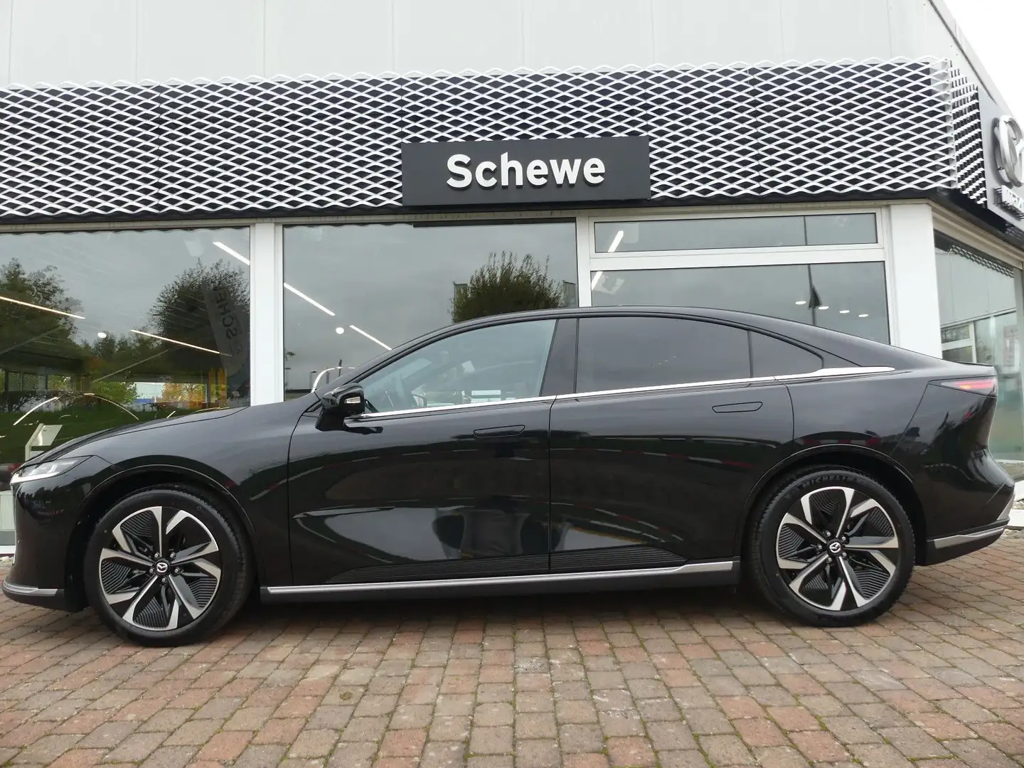 Mazda 6e EV Takumi Schwarz - 2