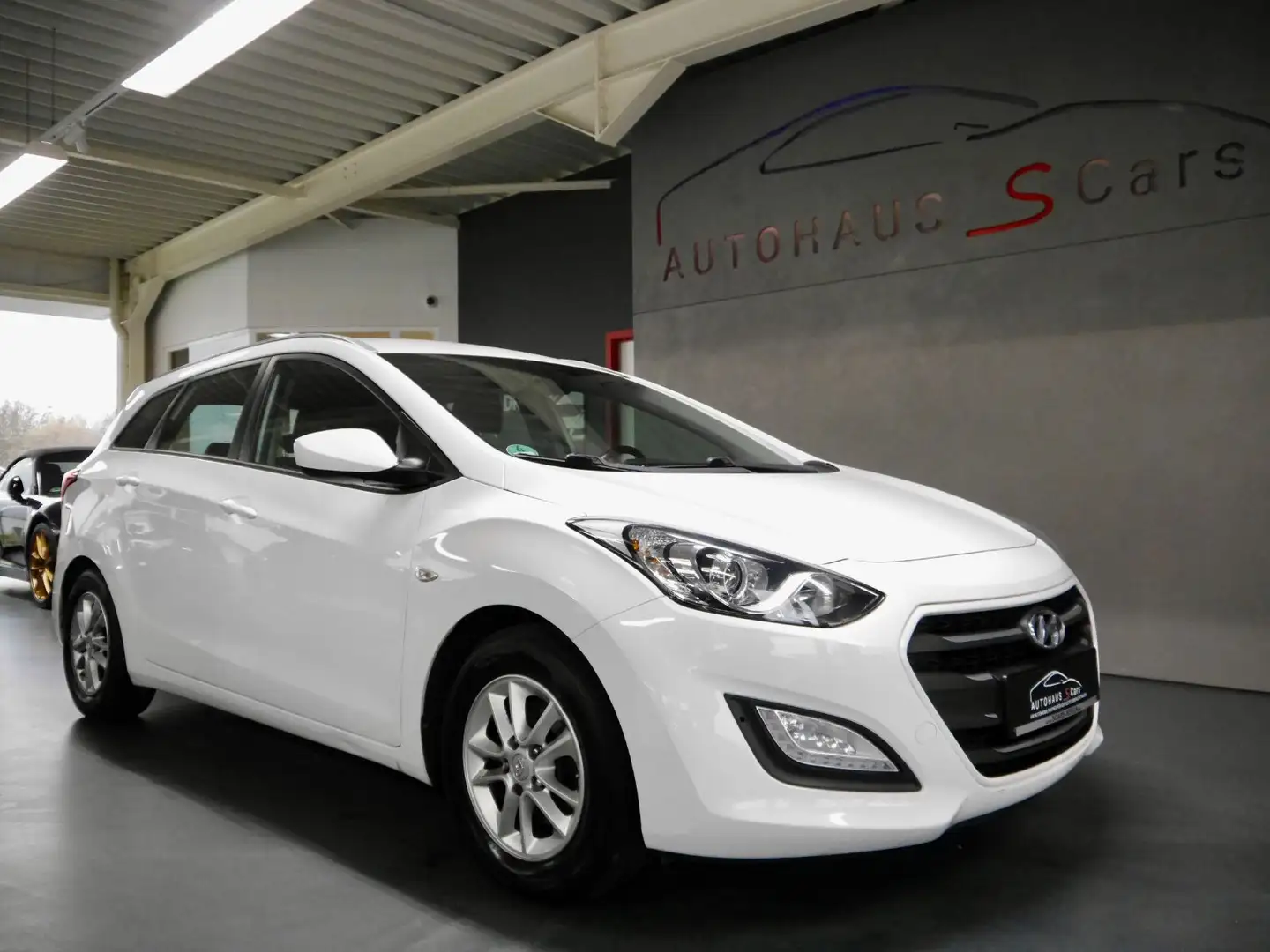 Hyundai i30 cw blue Trend*2.Hand*135 PS* Weiß - 1