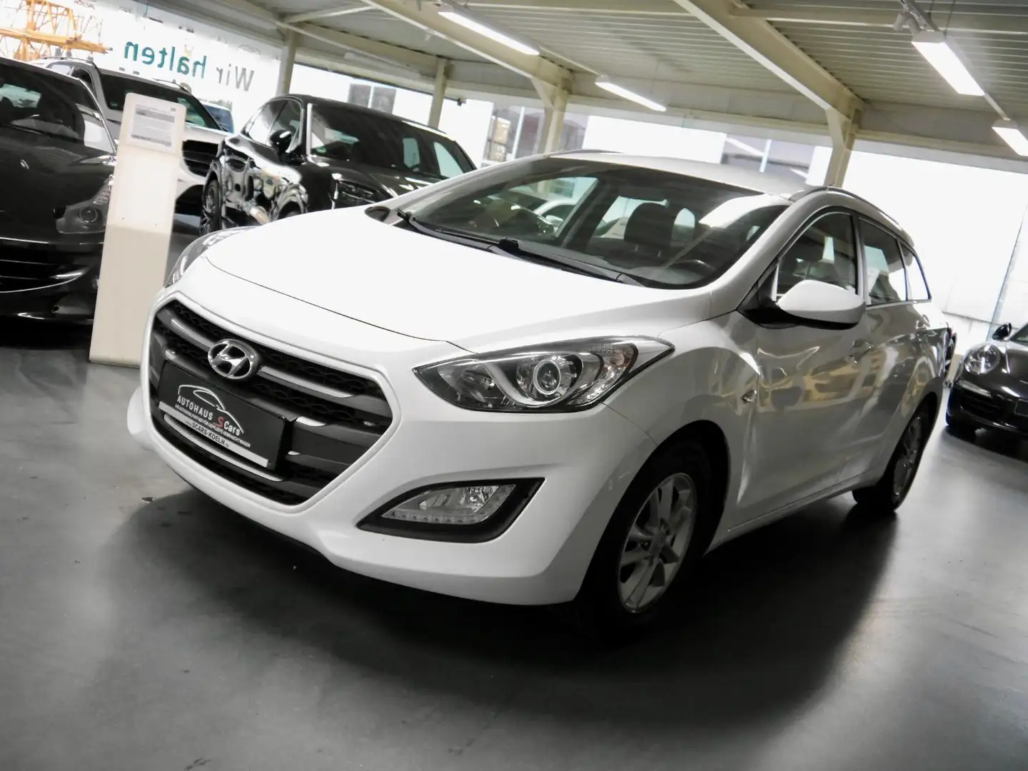 Hyundai i30 cw blue Trend*2.Hand*135 PS* Weiß - 2