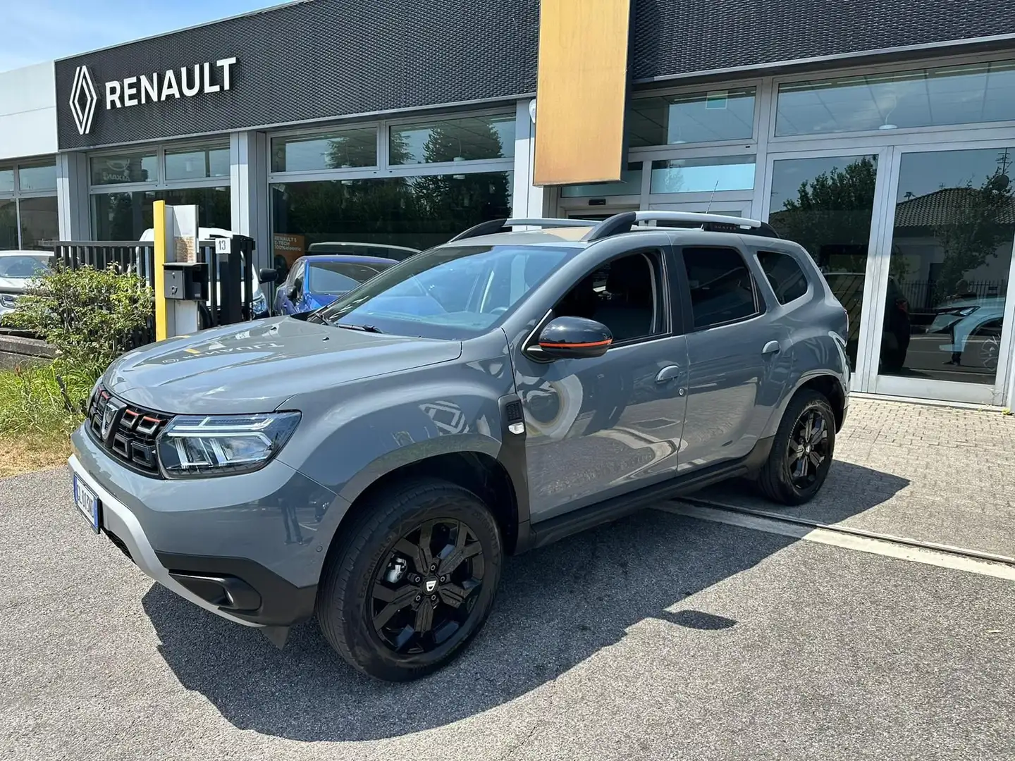 Dacia Duster 1.0 TCe GPL 100 CV 4x2 Extreme Gris - 1
