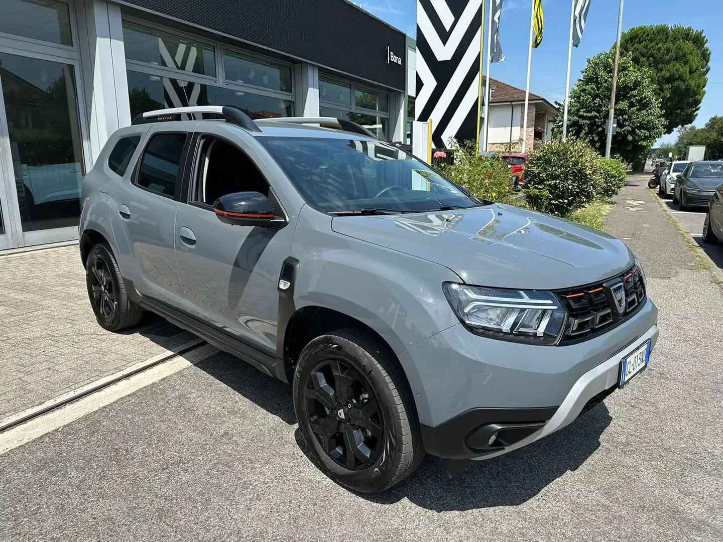 Dacia Duster 1.0 TCe GPL 100 CV 4x2 Extreme Gris - 2