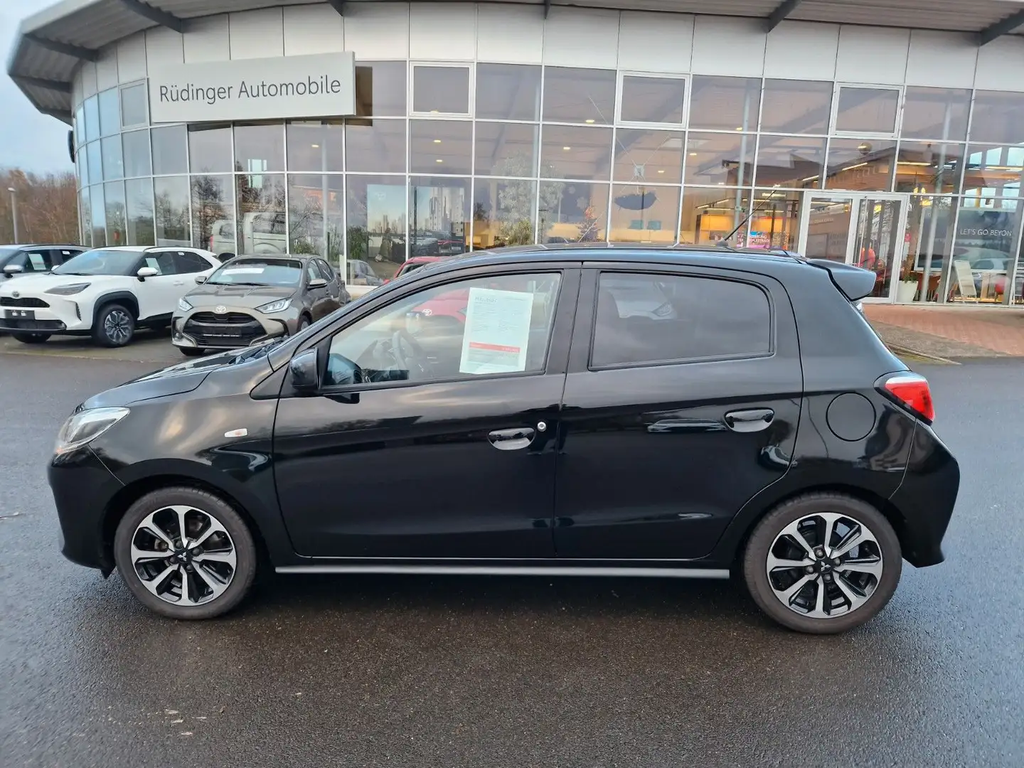 Mitsubishi Space Star Intro Edition+ 1.2 MT *Navi + Sitzh.* Schwarz - 2