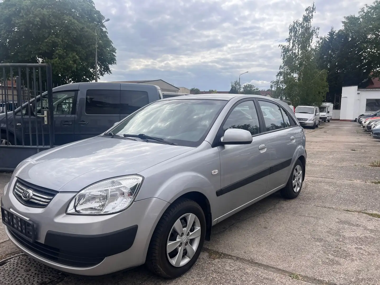 Kia Rio 1.4 aus 1. HAND, TÜV NEU Grijs - 2