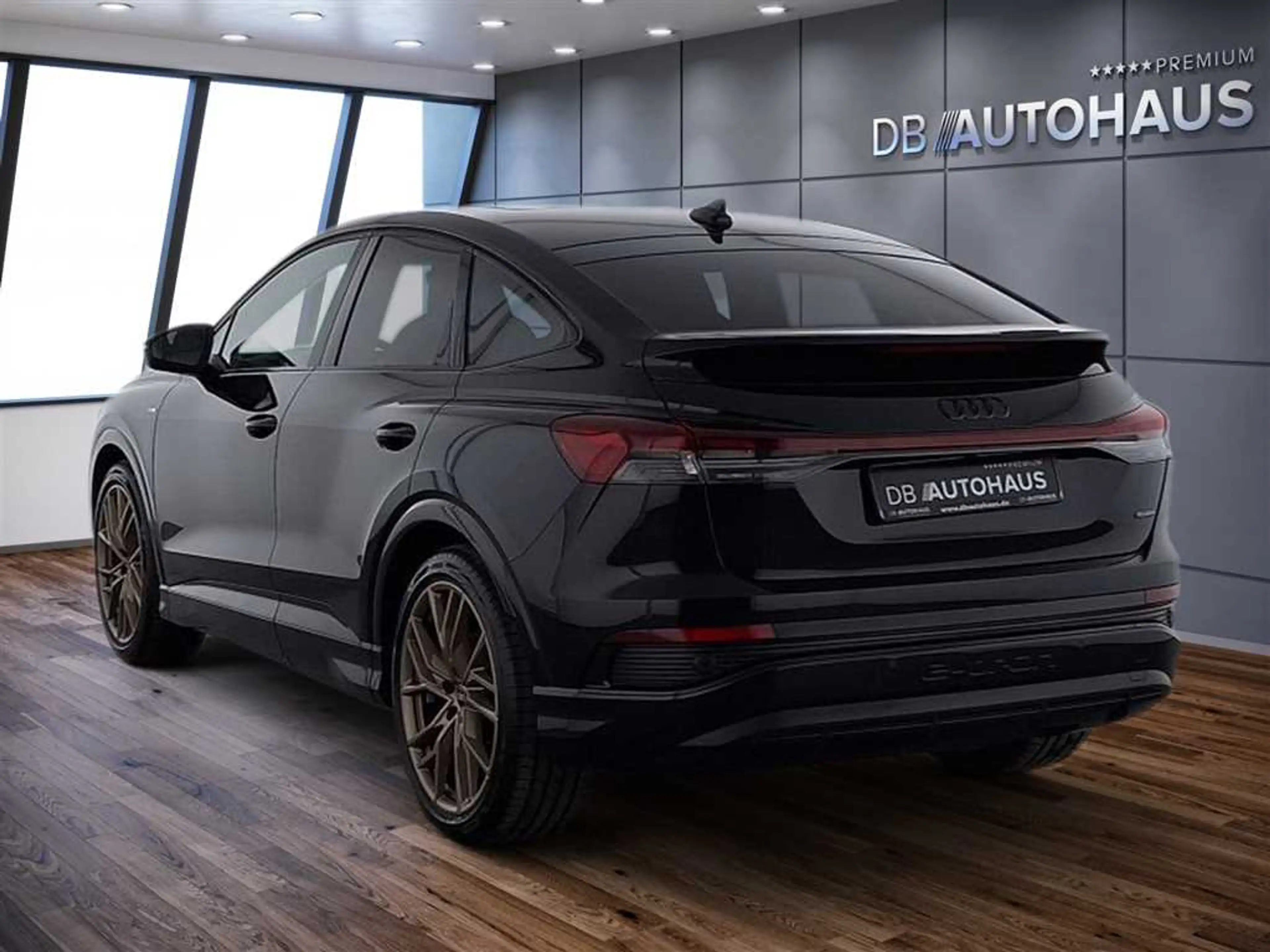 Audi Q4 e-tron 55 quattro 82 kWh — photo 6