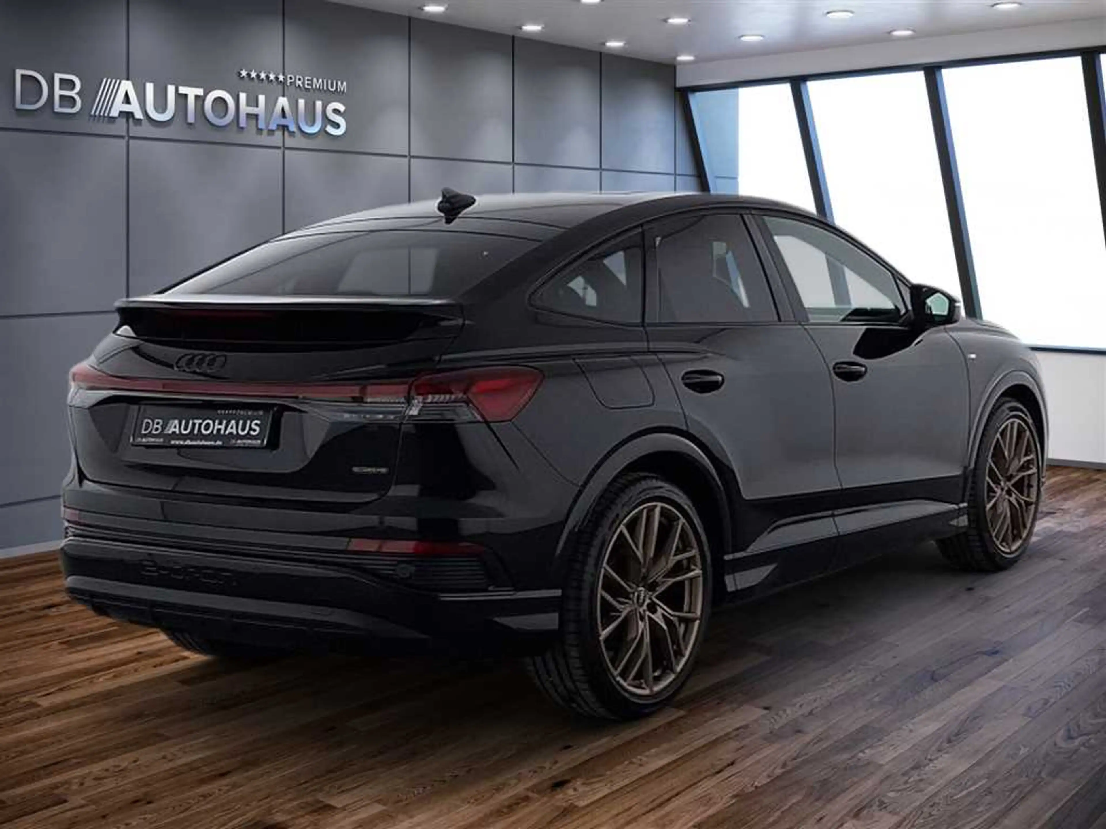 Audi Q4 e-tron 55 quattro 82 kWh — photo 4