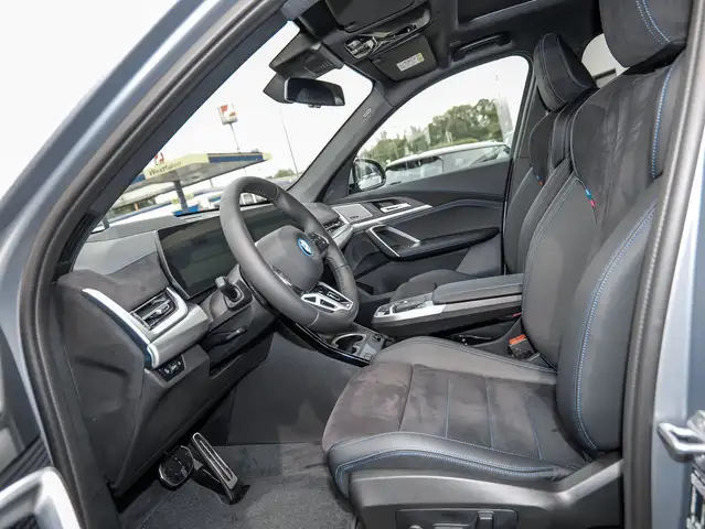 BMW Ix1 view 7