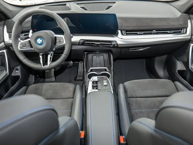 BMW Ix1 view 10