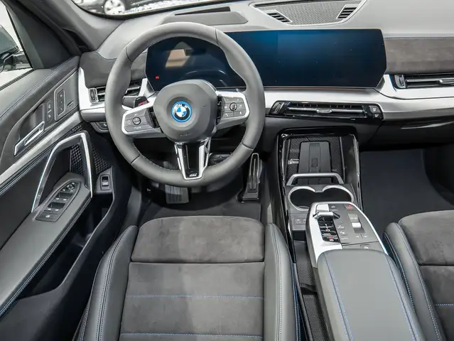 BMW Ix1 view 12