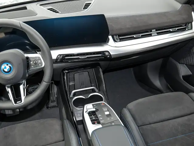 BMW Ix1 view 11
