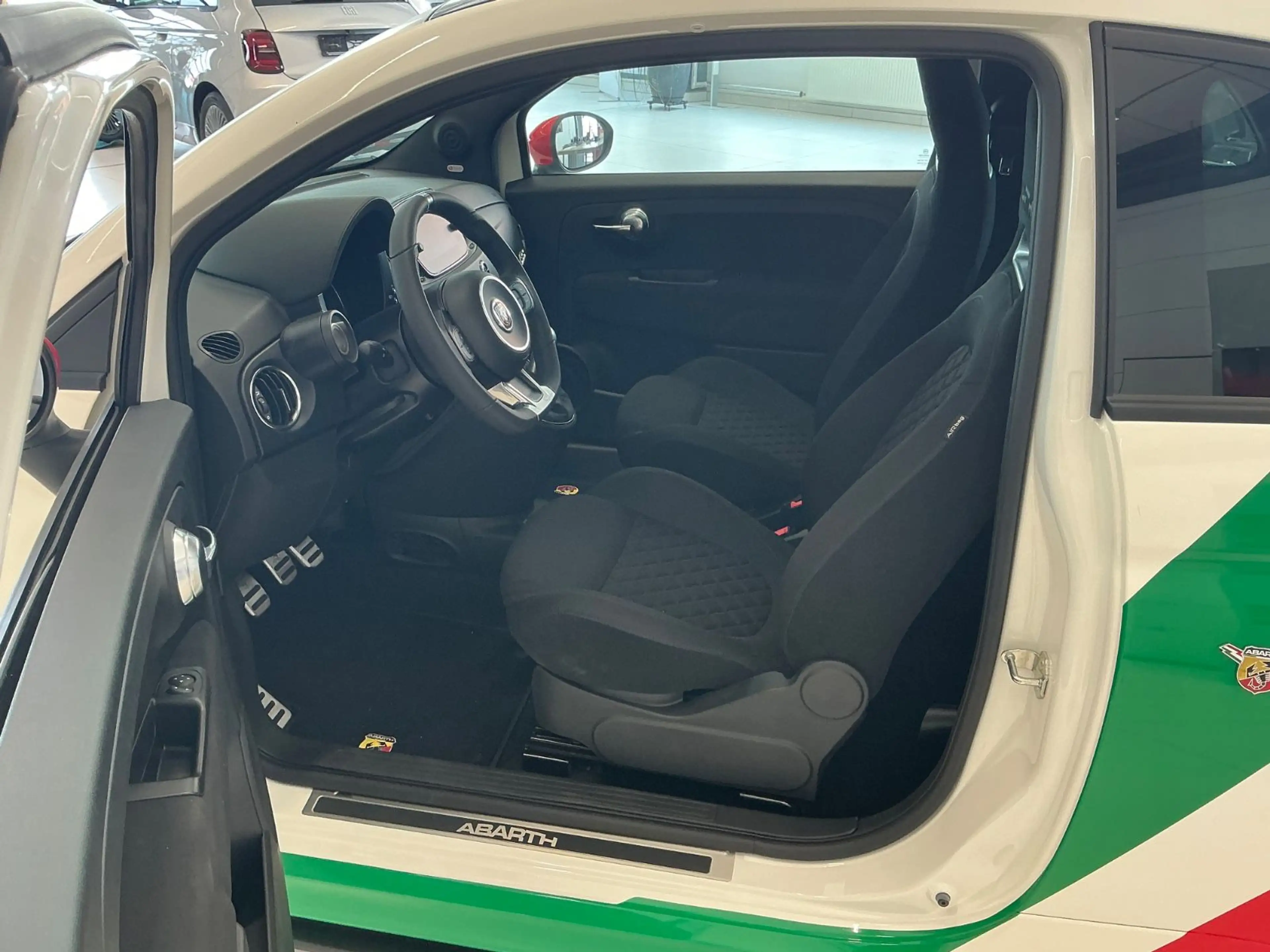 Abarth 595 1.4 T-Jet 16V *Linea F595/Navi/Xenon/Beats* — photo 13