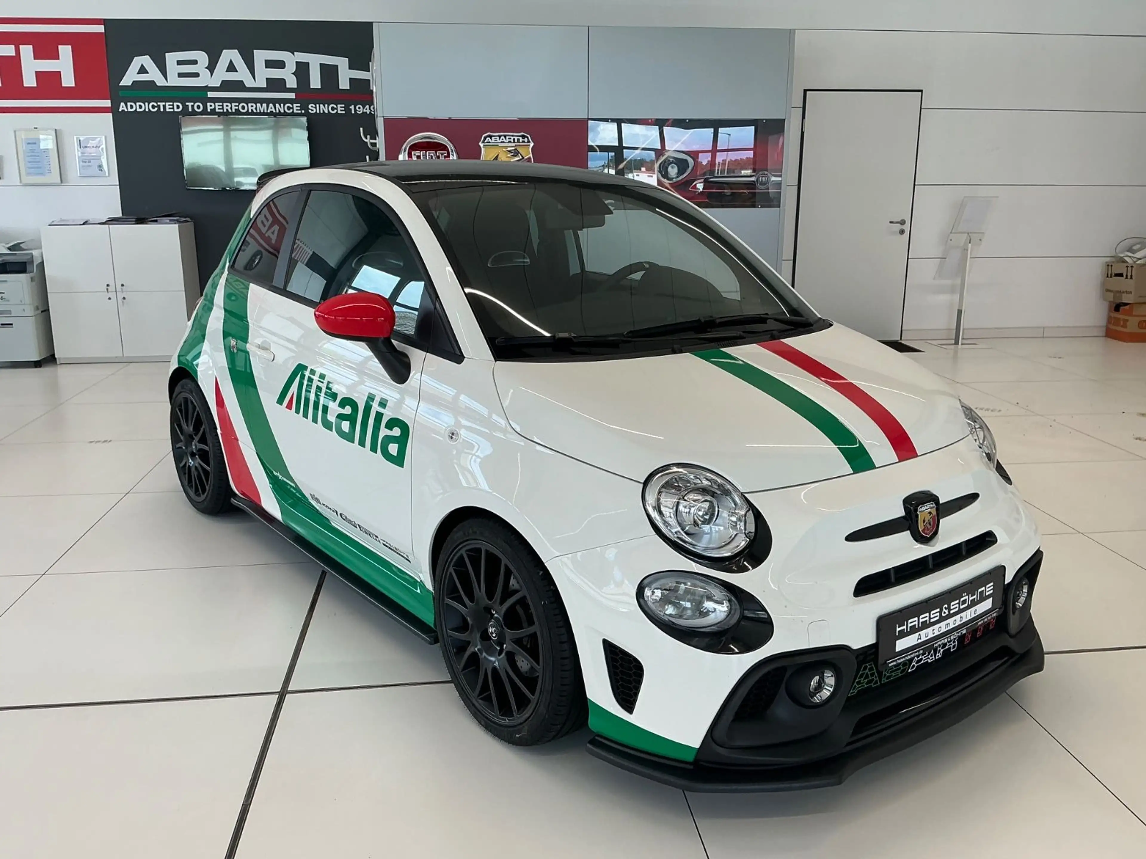 Abarth 595 1.4 T-Jet 16V *Linea F595/Navi/Xenon/Beats*