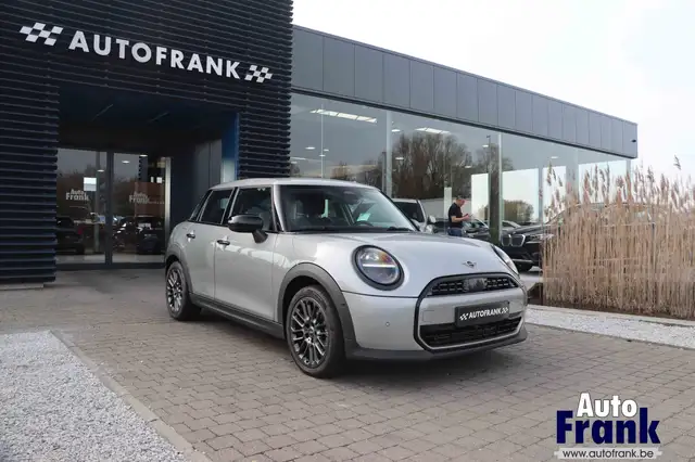 MINI Cooper C 5D / ESSENTIAL / AUT / NAVI / CAM / PDC V+A / 17"