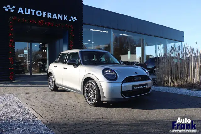 MINI Cooper C 5D / ESSENTIAL / AUT / NAVI / CAM / PDC V+A / 17"