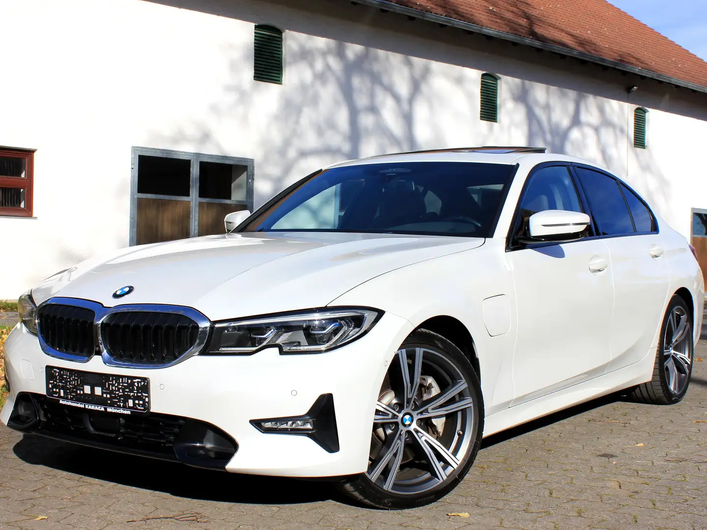 BMW 330 330 e Sport Line RFK LASER HeadUp Glasdach 19" 53k Weiß - 1