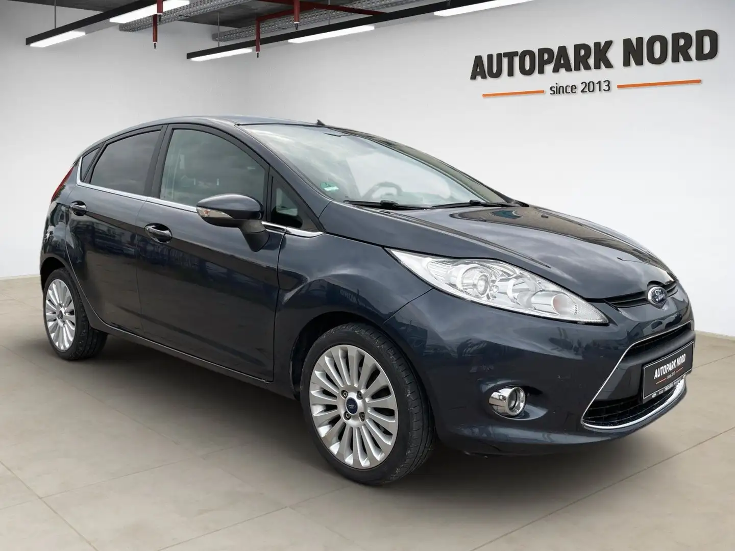 Ford Fiesta 1.4 Titanium/KLIMAAUT./SHZ/8xALU Grau - 2