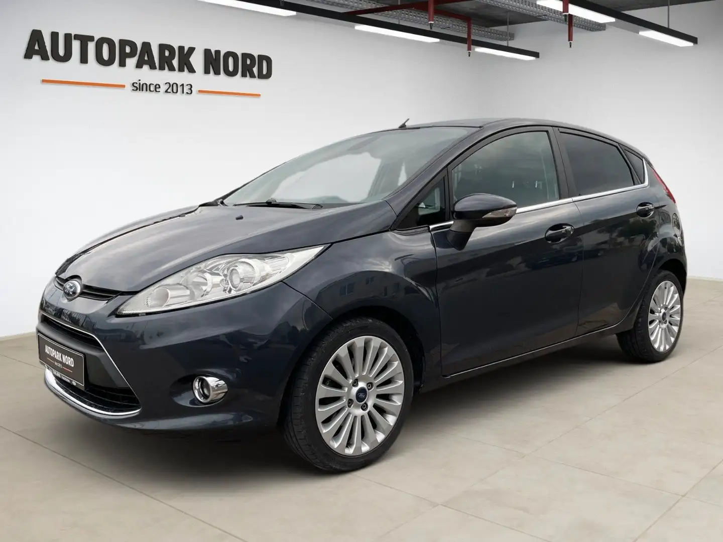 Ford Fiesta 1.4 Titanium/KLIMAAUT./SHZ/8xALU Grau - 1