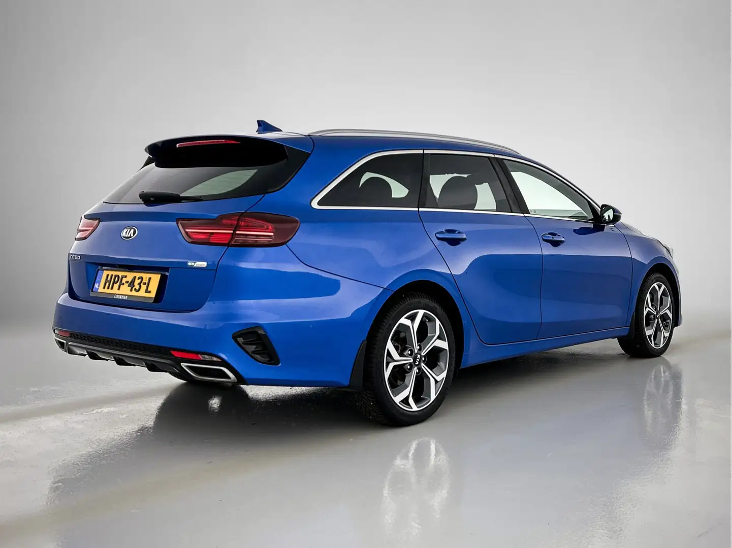 Kia Ceed SW / cee'd SW Sportswagon Kia Ceed Wagon 1.6 PHEV DynamicPlus li Blauw - 2