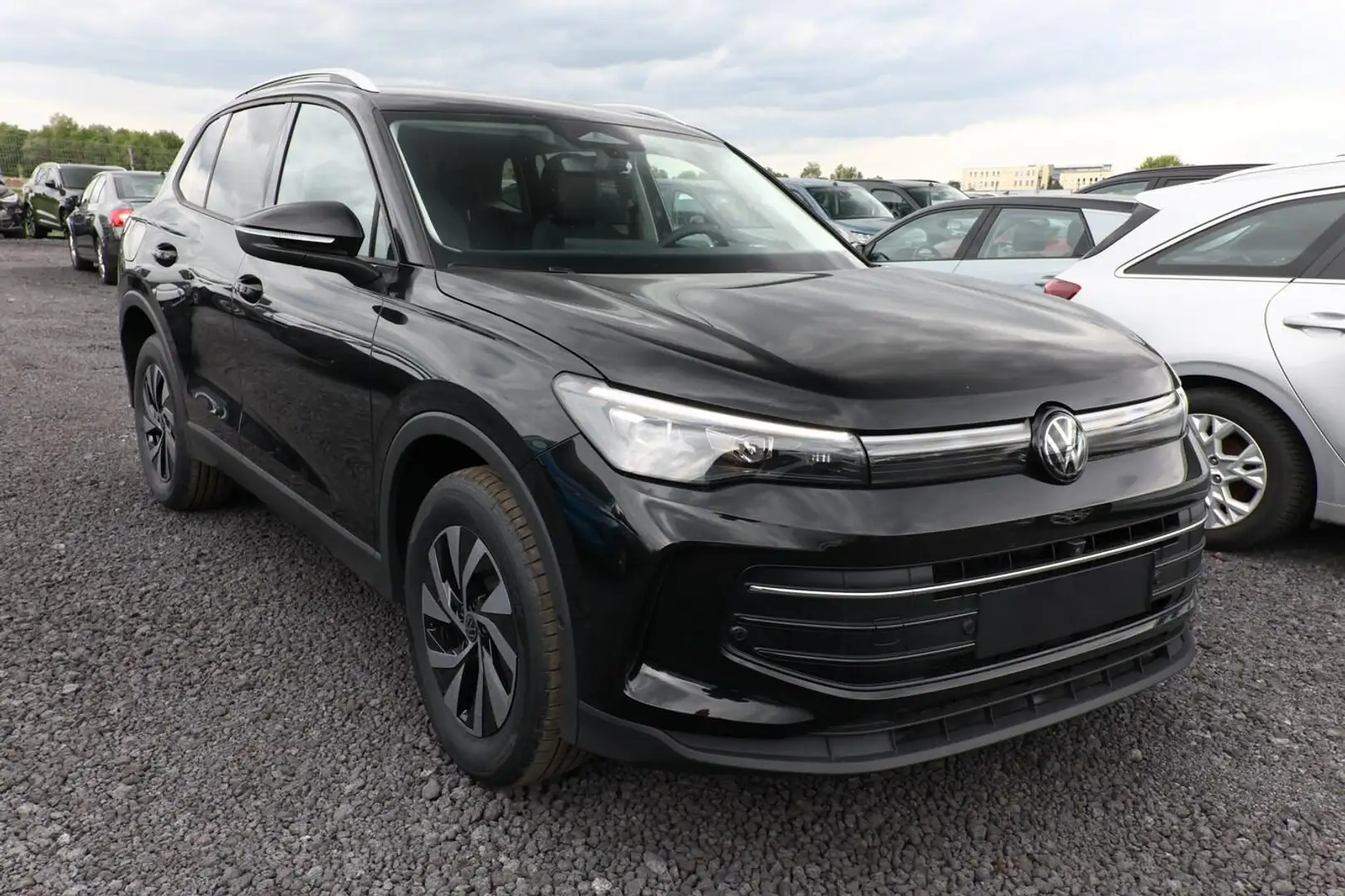 Volkswagen Tiguan DSG LED+ IQ.DRIVE 5JGar SHZ Keyl 17Z ACC 110 kW... Schwarz - 2