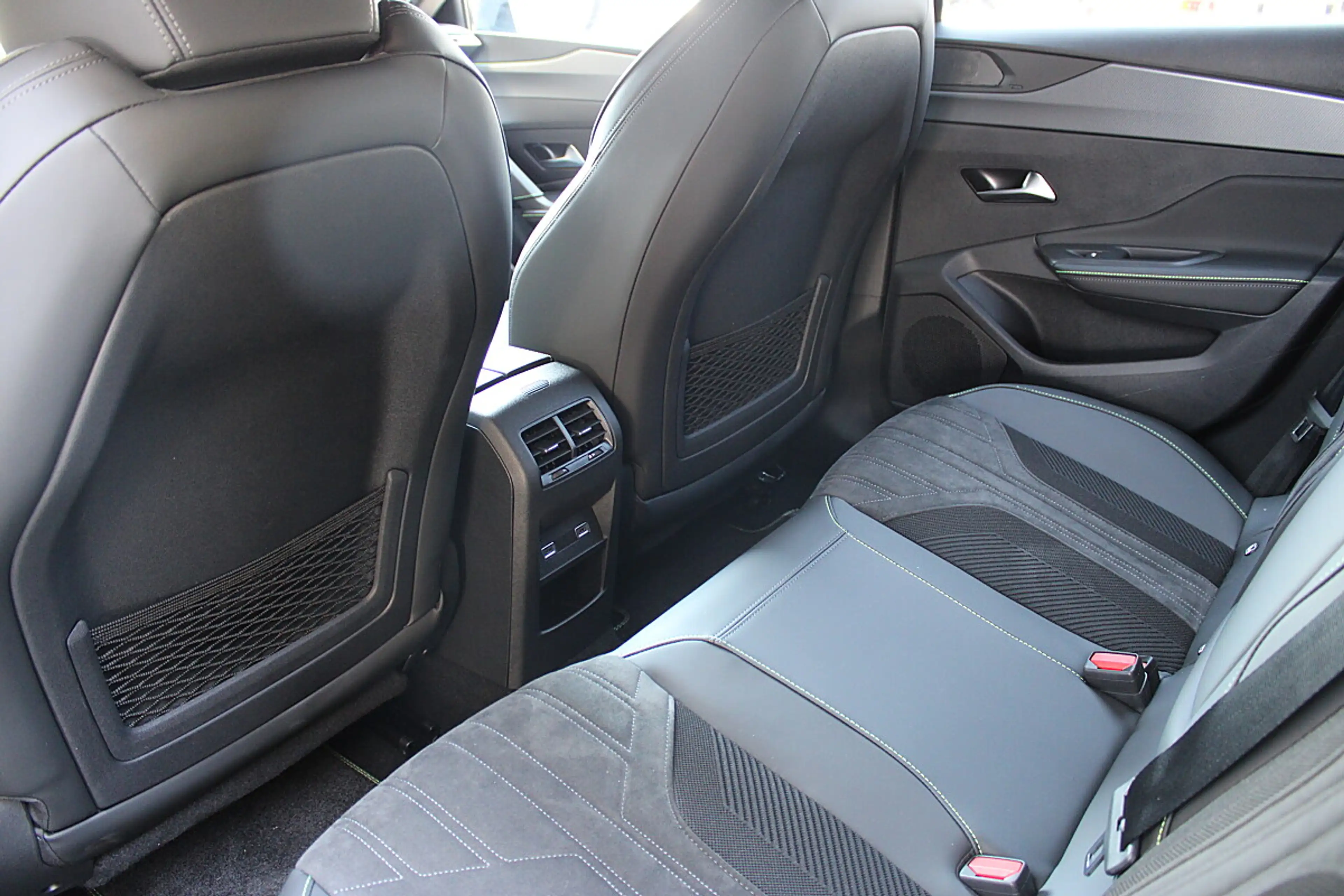Peugeot 308 SW PureTech 130 S&S EAT8 GT Pack — photo 8
