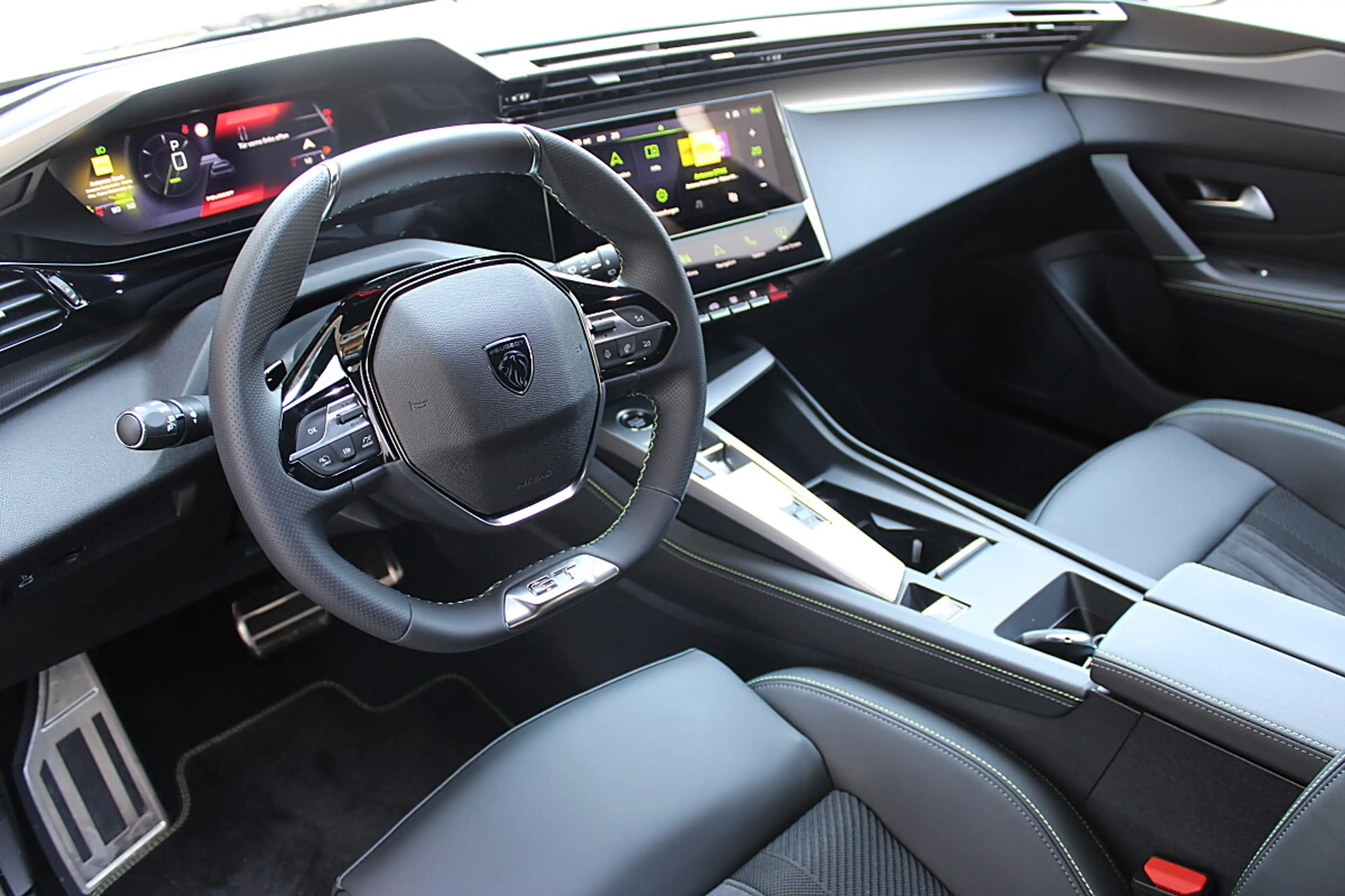 Peugeot 308 SW PureTech 130 S&S EAT8 GT Pack — photo 11