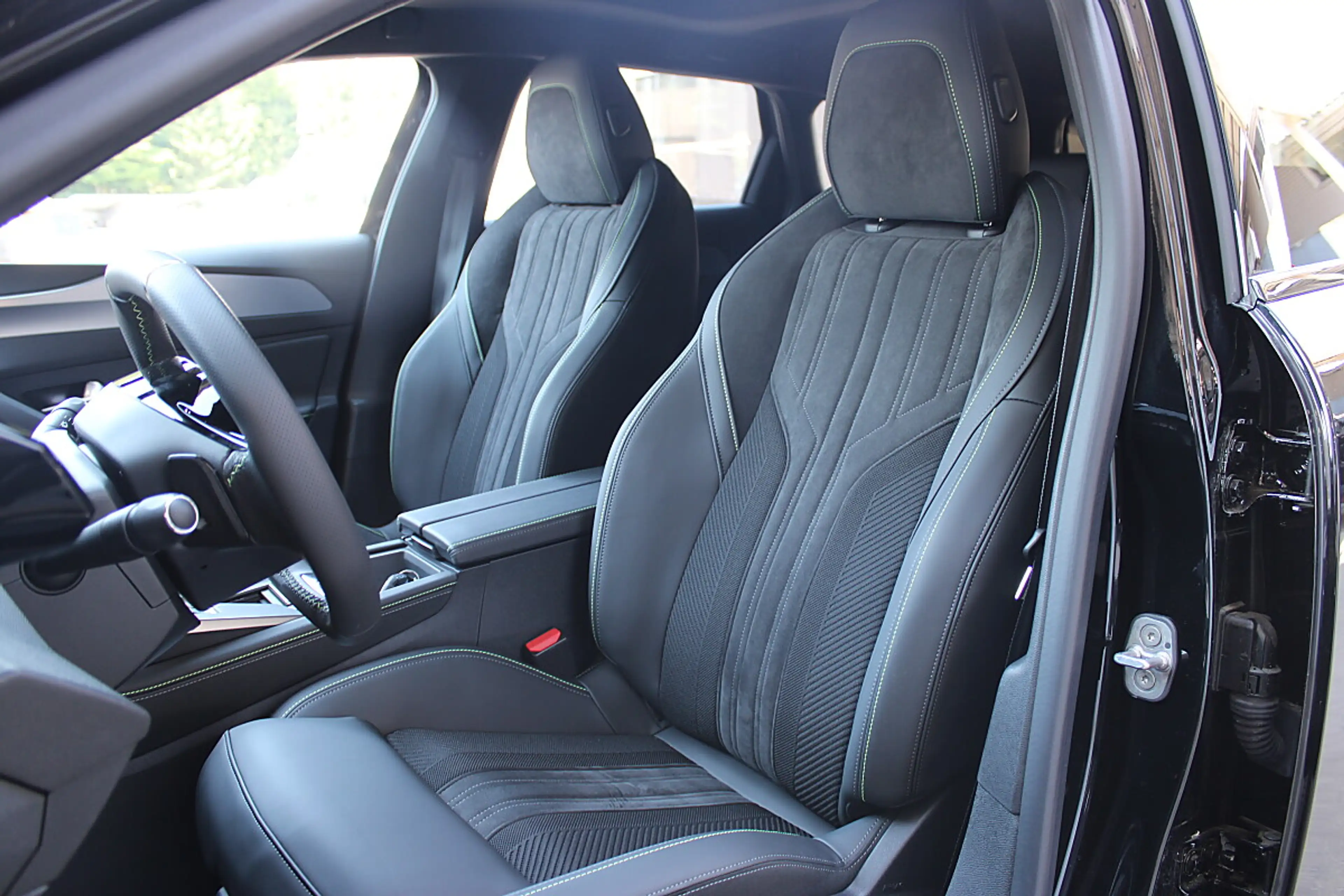 Peugeot 308 SW PureTech 130 S&S EAT8 GT Pack — photo 10