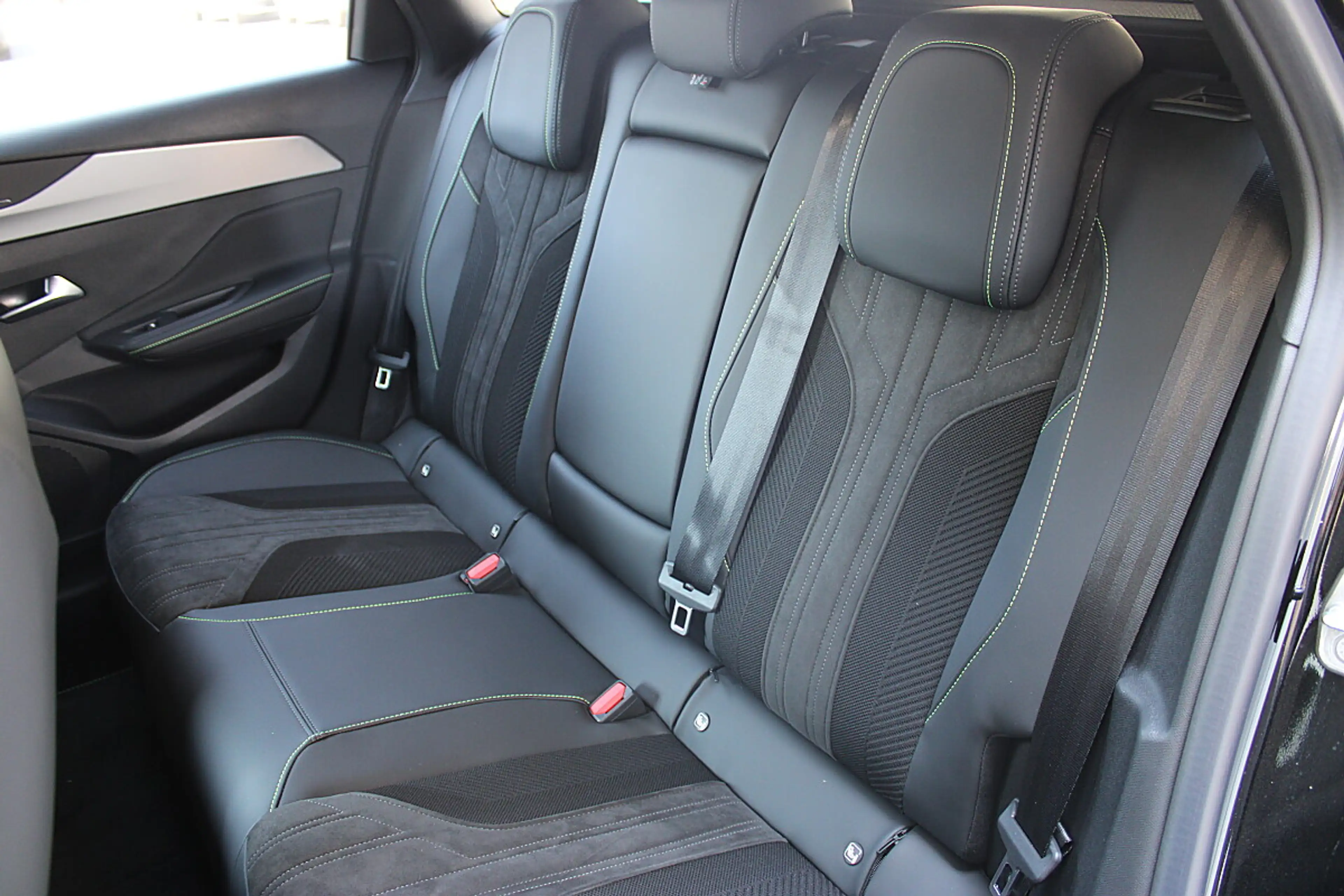 Peugeot 308 SW PureTech 130 S&S EAT8 GT Pack — photo 7