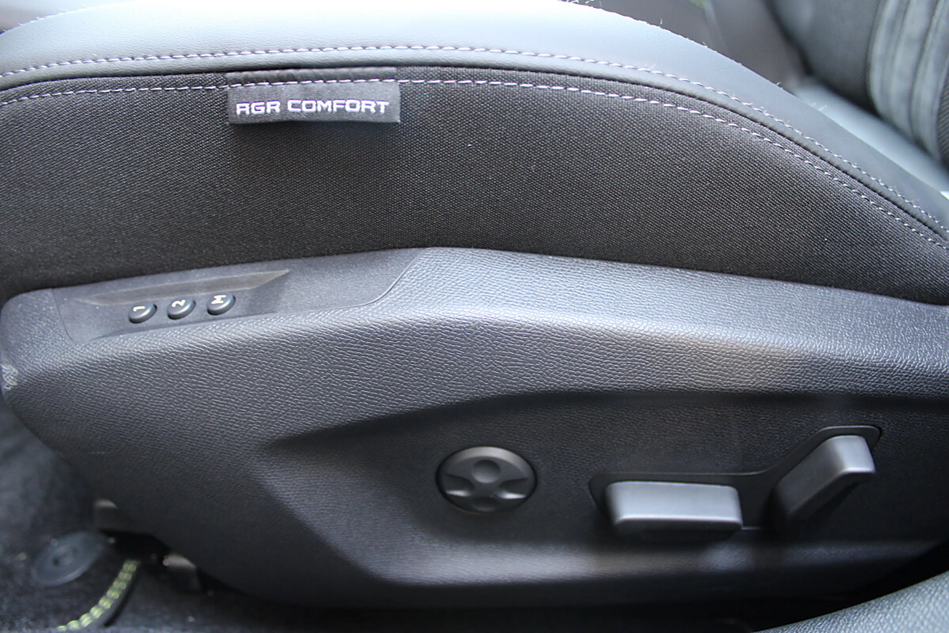Peugeot 308 SW PureTech 130 S&S EAT8 GT Pack — photo 12
