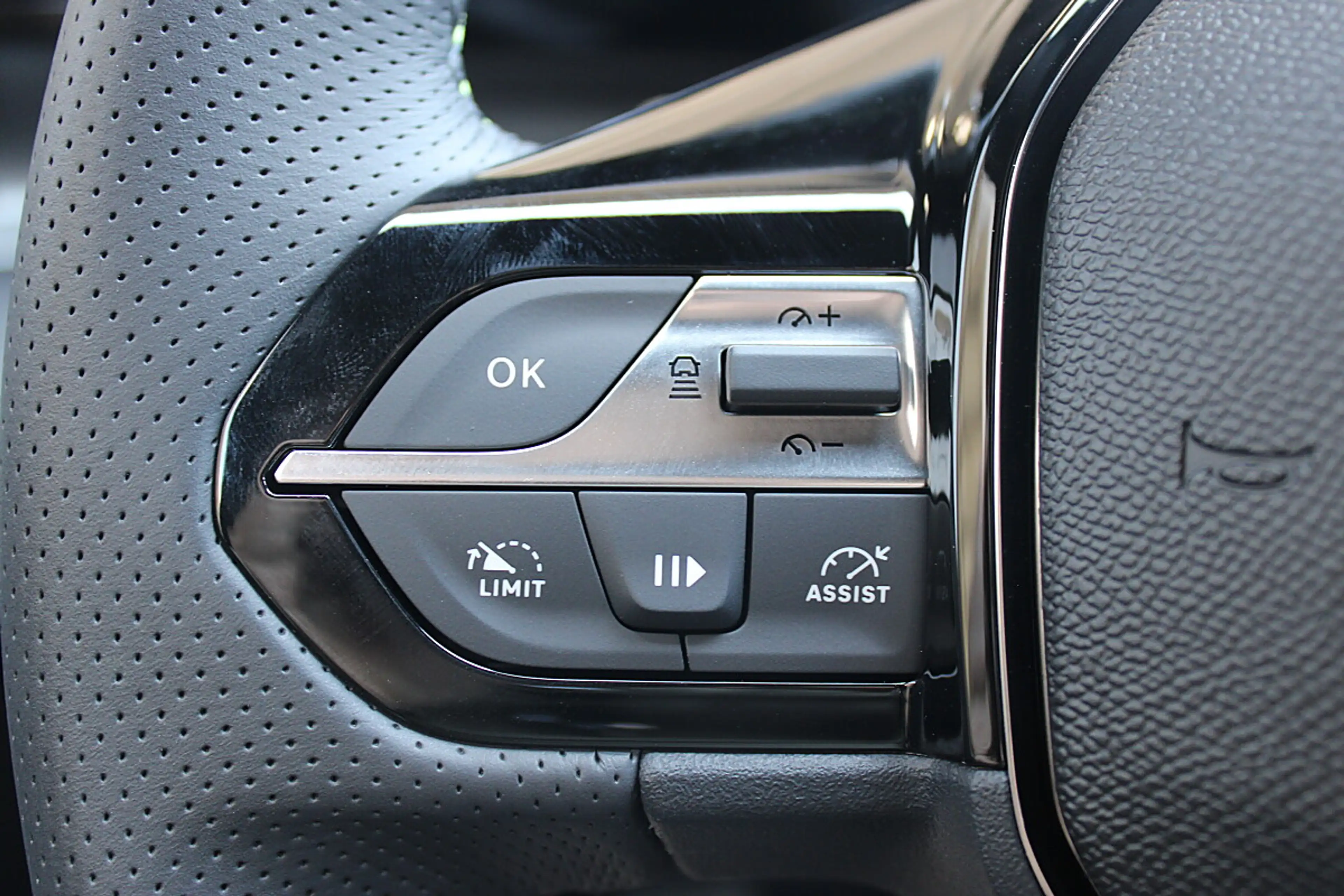 Peugeot 308 SW PureTech 130 S&S EAT8 GT Pack — photo 22