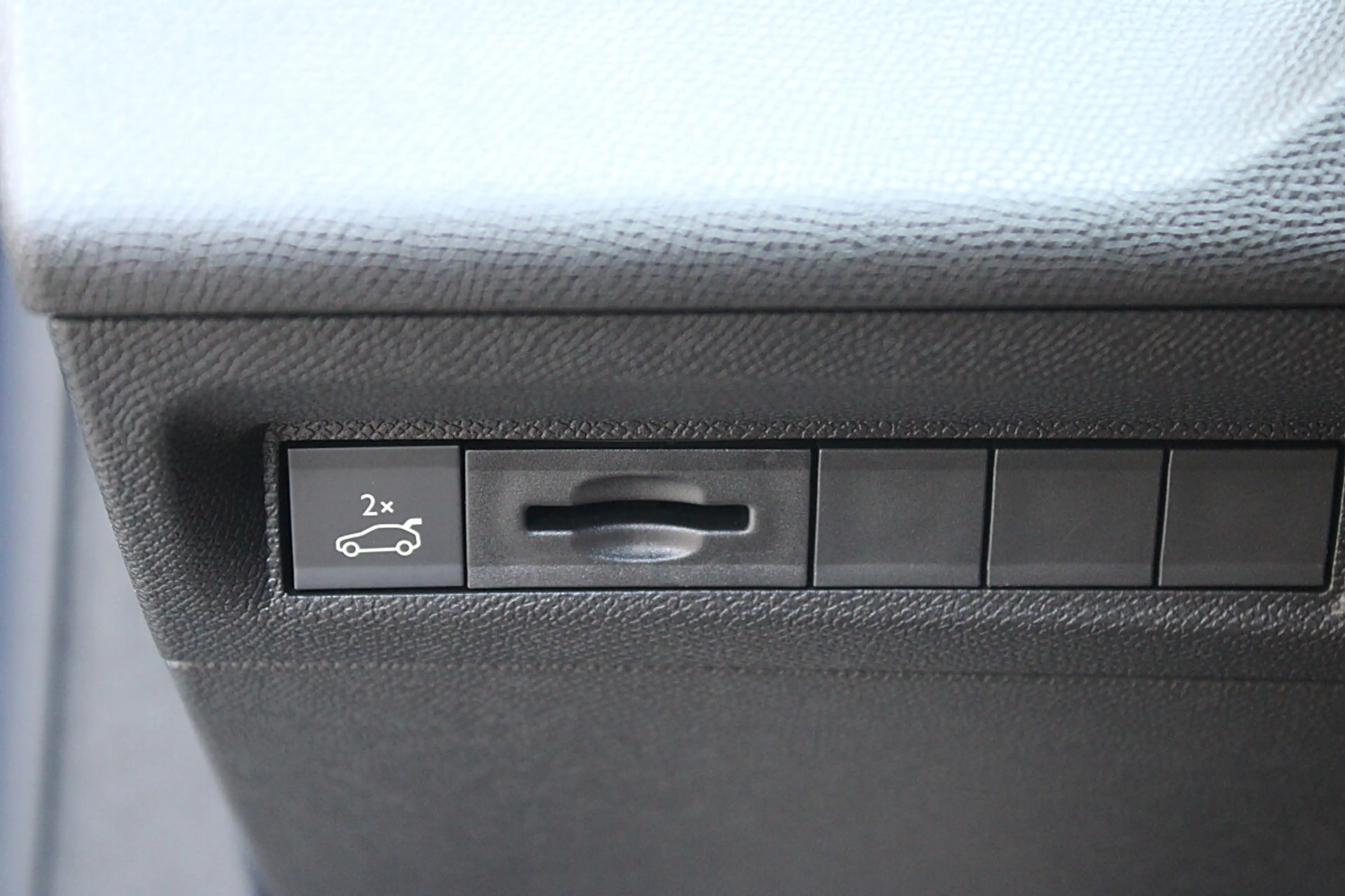 Peugeot 308 SW PureTech 130 S&S EAT8 GT Pack — photo 15