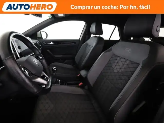 Volkswagen T-Roc view 11