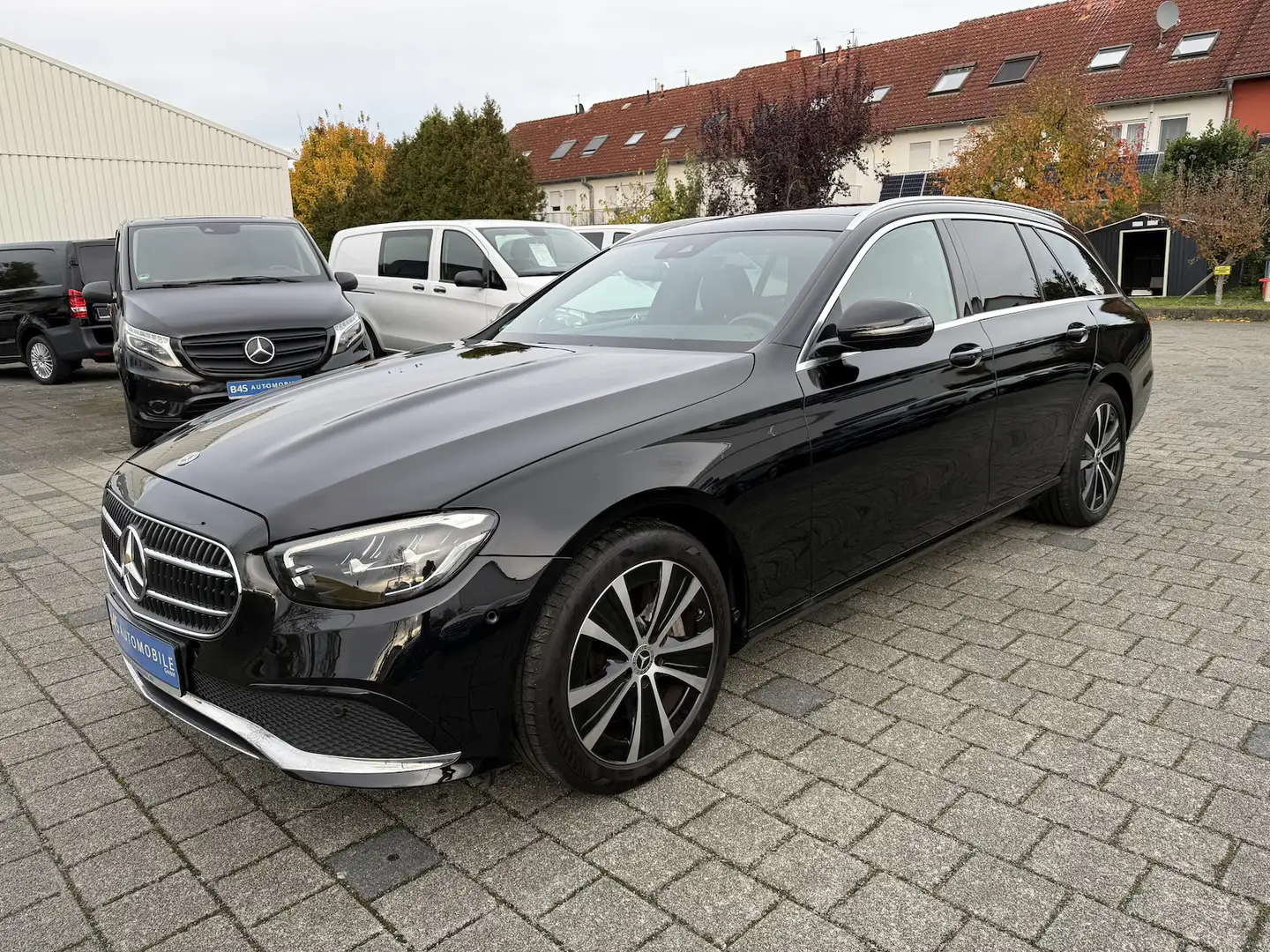 Mercedes-Benz E 300 de T-Modell 9G AVANTGARDE MBUX PANO DISTRONIC Schwarz - 2