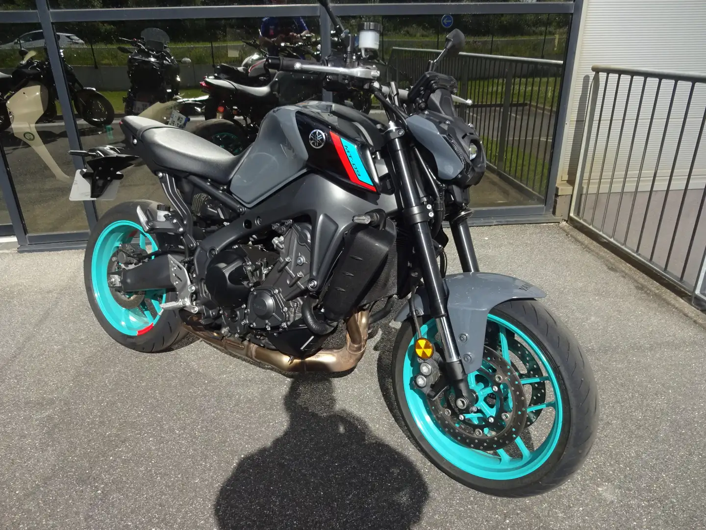 Yamaha MT-09 Gris - 2